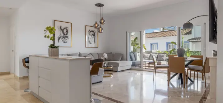 Sale of ground floor apartment in Benahavís 2