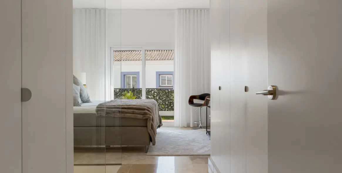 Sale of ground floor apartment in Benahavís 18