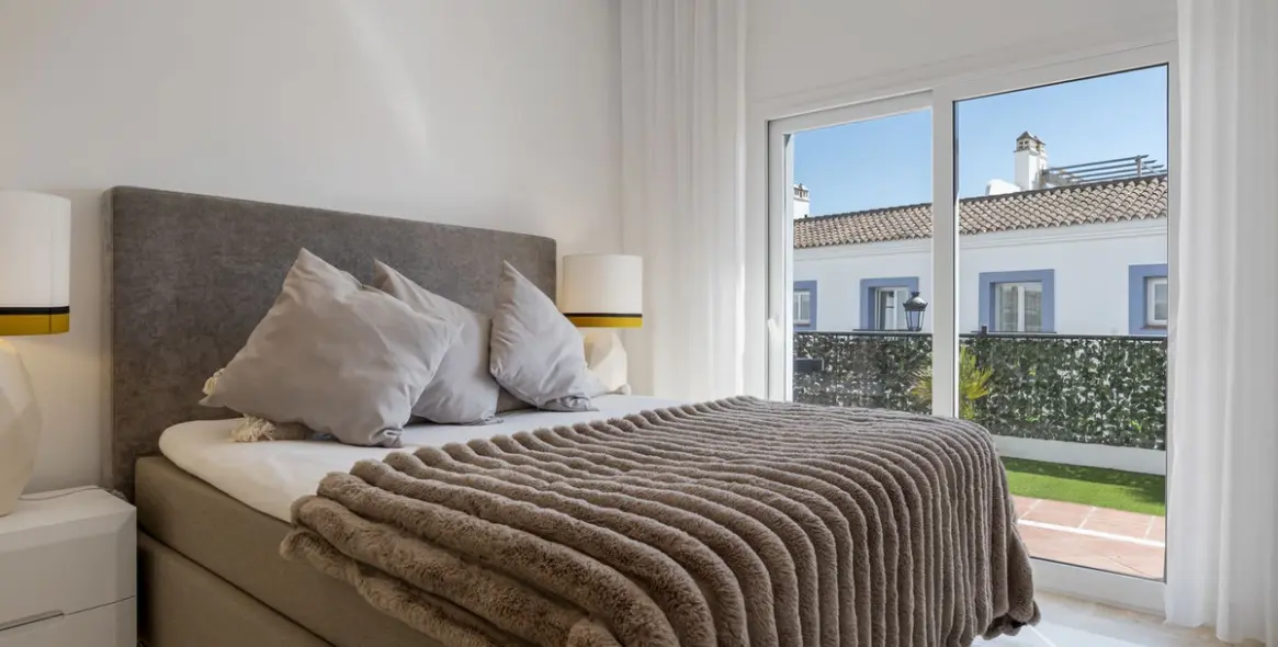 Sale of ground floor apartment in Benahavís 19