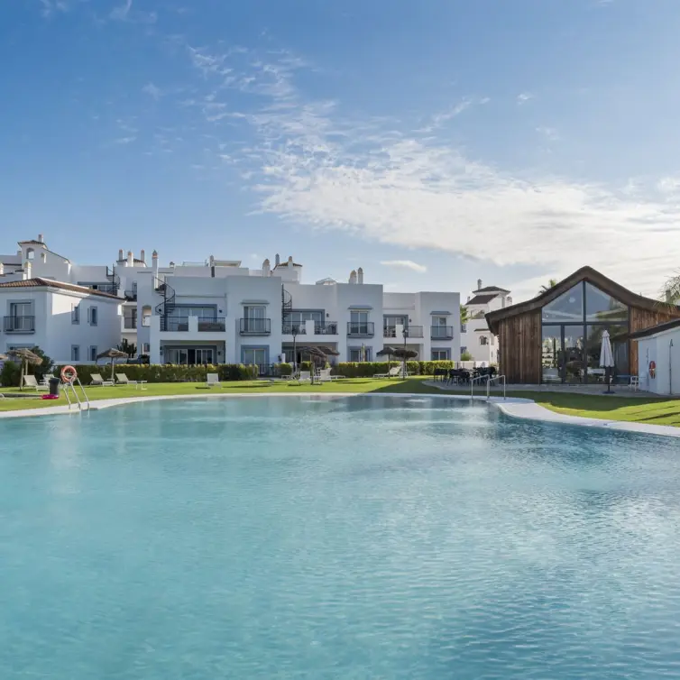 Sale of ground floor apartment in Benahavís