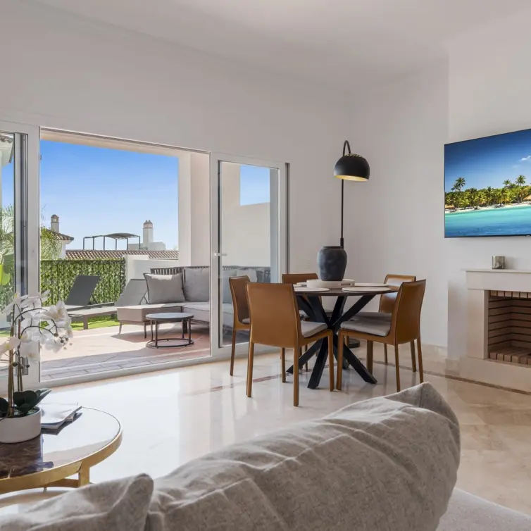 Sale of ground floor apartment in Benahavís