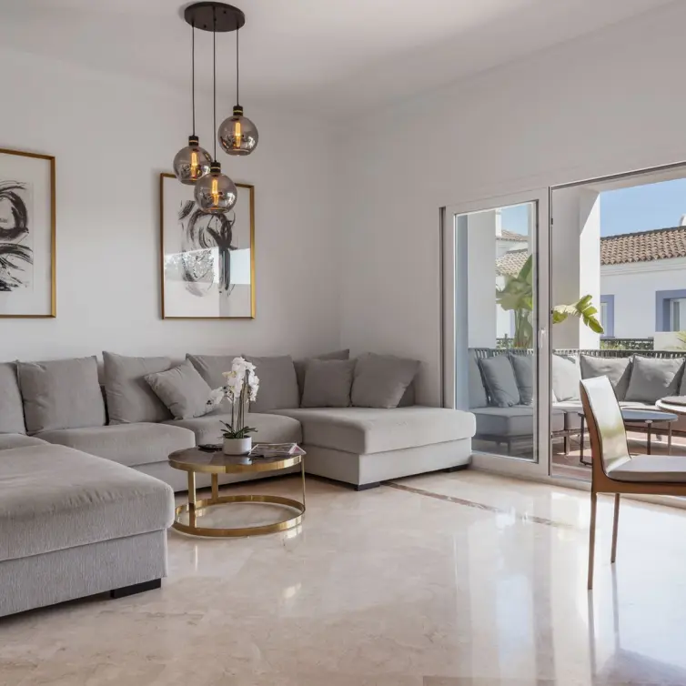 Sale of ground floor apartment in Benahavís