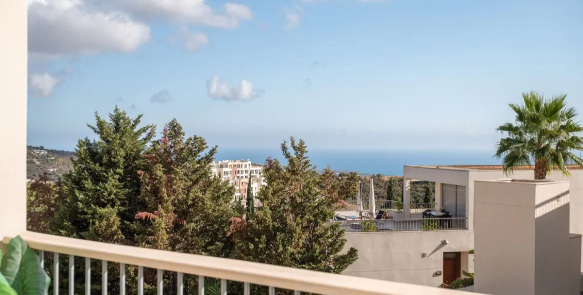 Продажа апартаментов на среднем этаже в Altos de los Monteros 2