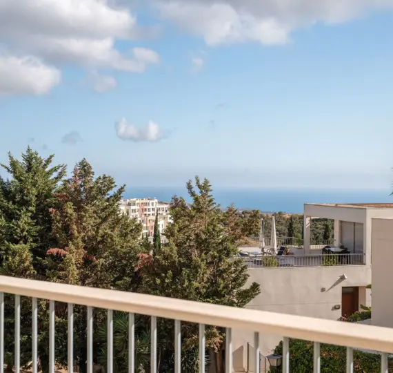 Продажа апартаментов на среднем этаже в Altos de los Monteros