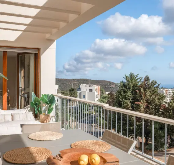 Продажа апартаментов на среднем этаже в Altos de los Monteros