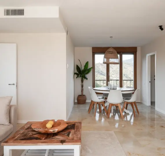 Продажа апартаментов на среднем этаже в Altos de los Monteros