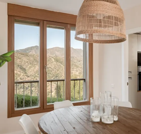 Продажа апартаментов на среднем этаже в Altos de los Monteros