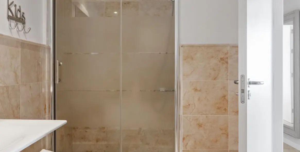 Продажа апартаментов на среднем этаже в Altos de los Monteros 20