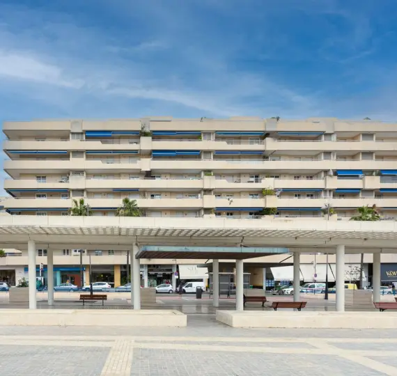 Sale of middle floor apartment in Puerto Banús