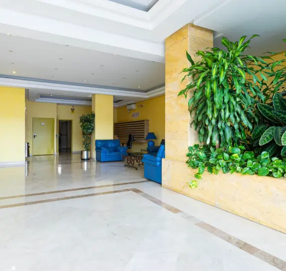 Sale of middle floor apartment in Puerto Banús