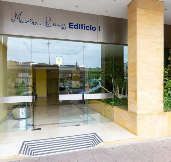 Sale of middle floor apartment in Puerto Banús