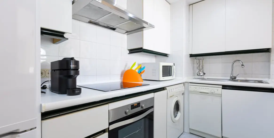 Sale of middle floor apartment in Puerto Banús 6