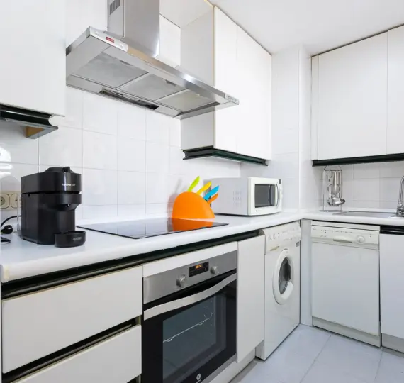 Sale of middle floor apartment in Puerto Banús