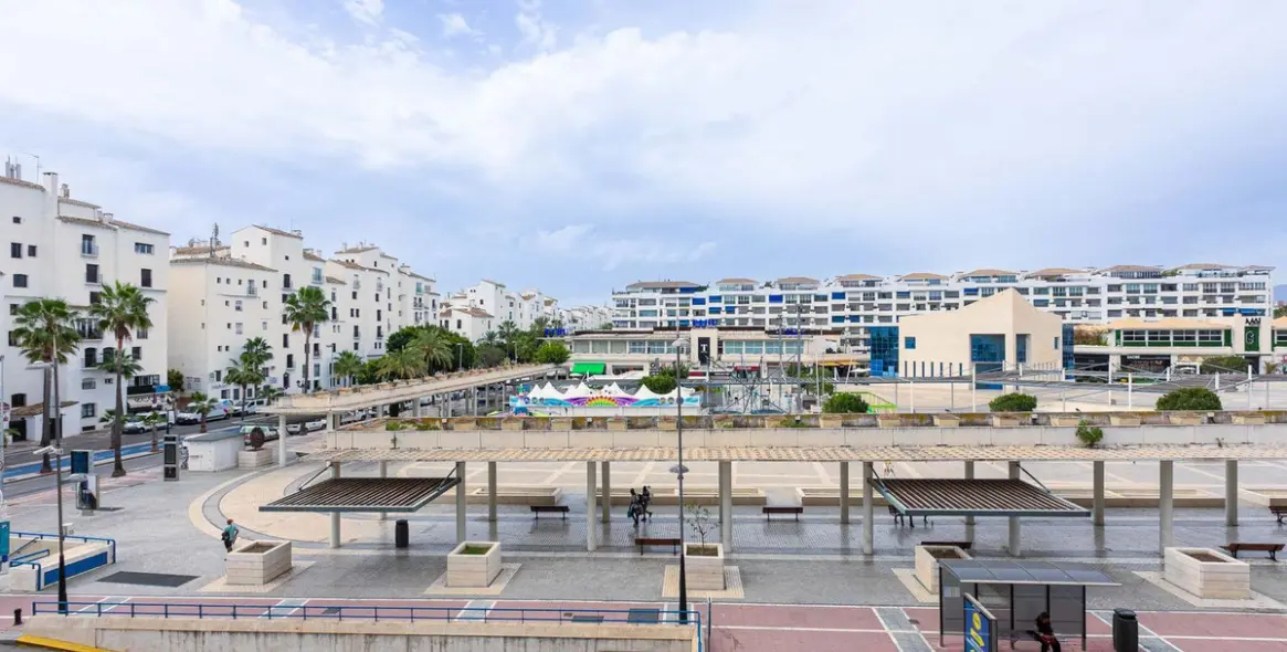 Sale of middle floor apartment in Puerto Banús 14