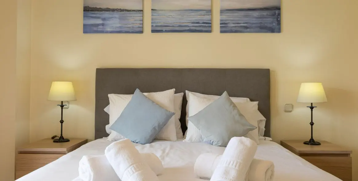 Sale of middle floor apartment in Puerto Banús 16