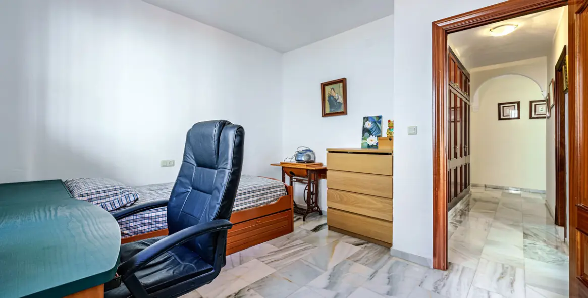 Продажа  отдельно стоящей виллы в Ciudad Jardín 27