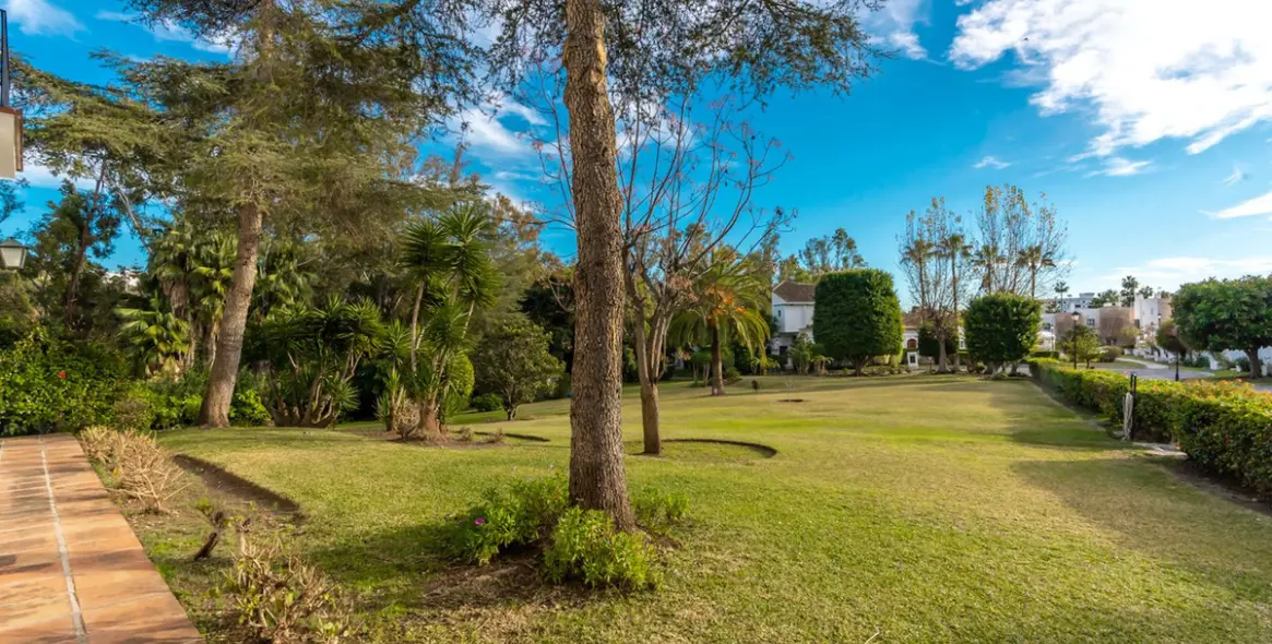 Sale of ground floor apartment in Nueva Andalucía 3