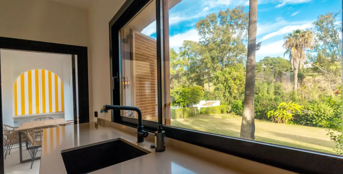 Sale of ground floor apartment in Nueva Andalucía 8