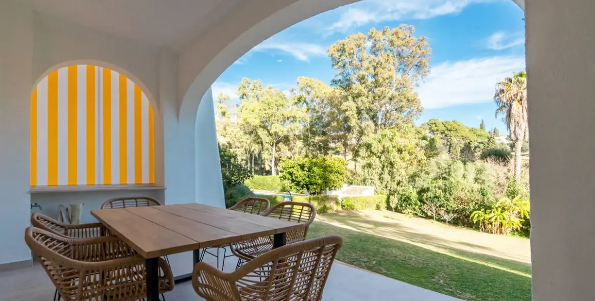 Sale of ground floor apartment in Nueva Andalucía 14