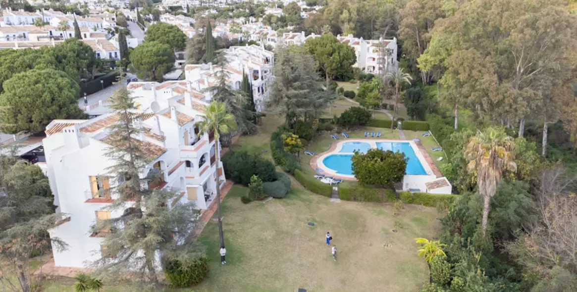 Продажа апартаментов на первом этаже в Nueva Andalucía 37