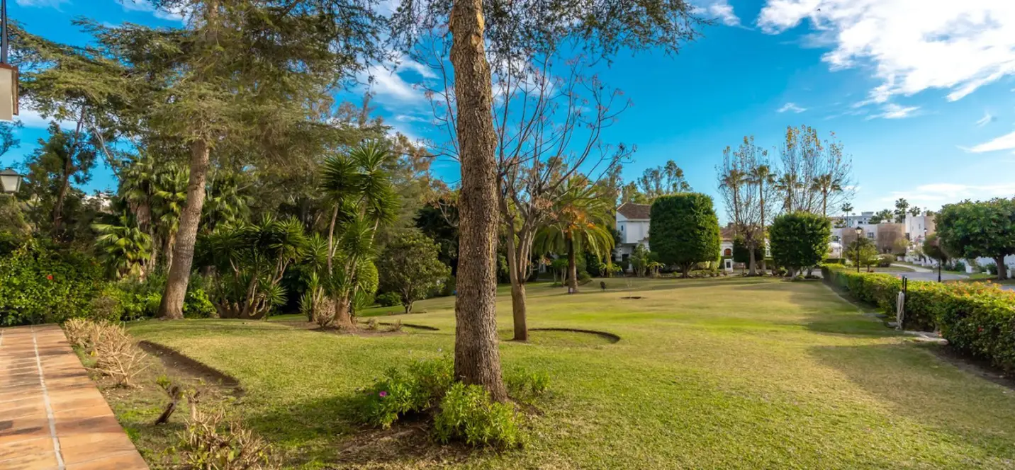 Venta de apartamento en planta baja en Nueva Andalucía 2