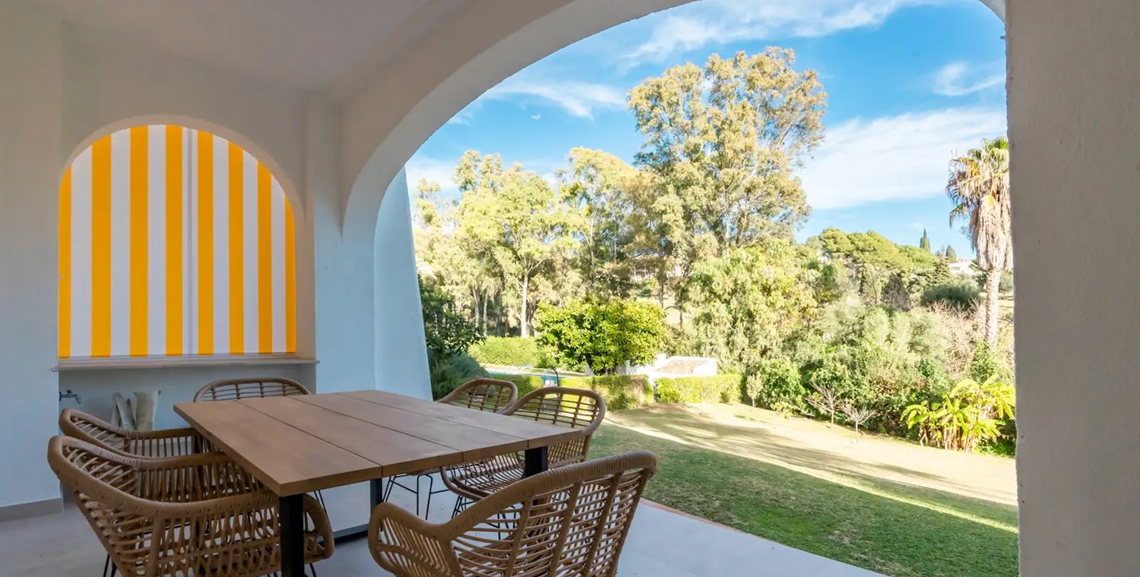 Sale of ground floor apartment in Nueva Andalucía 14
