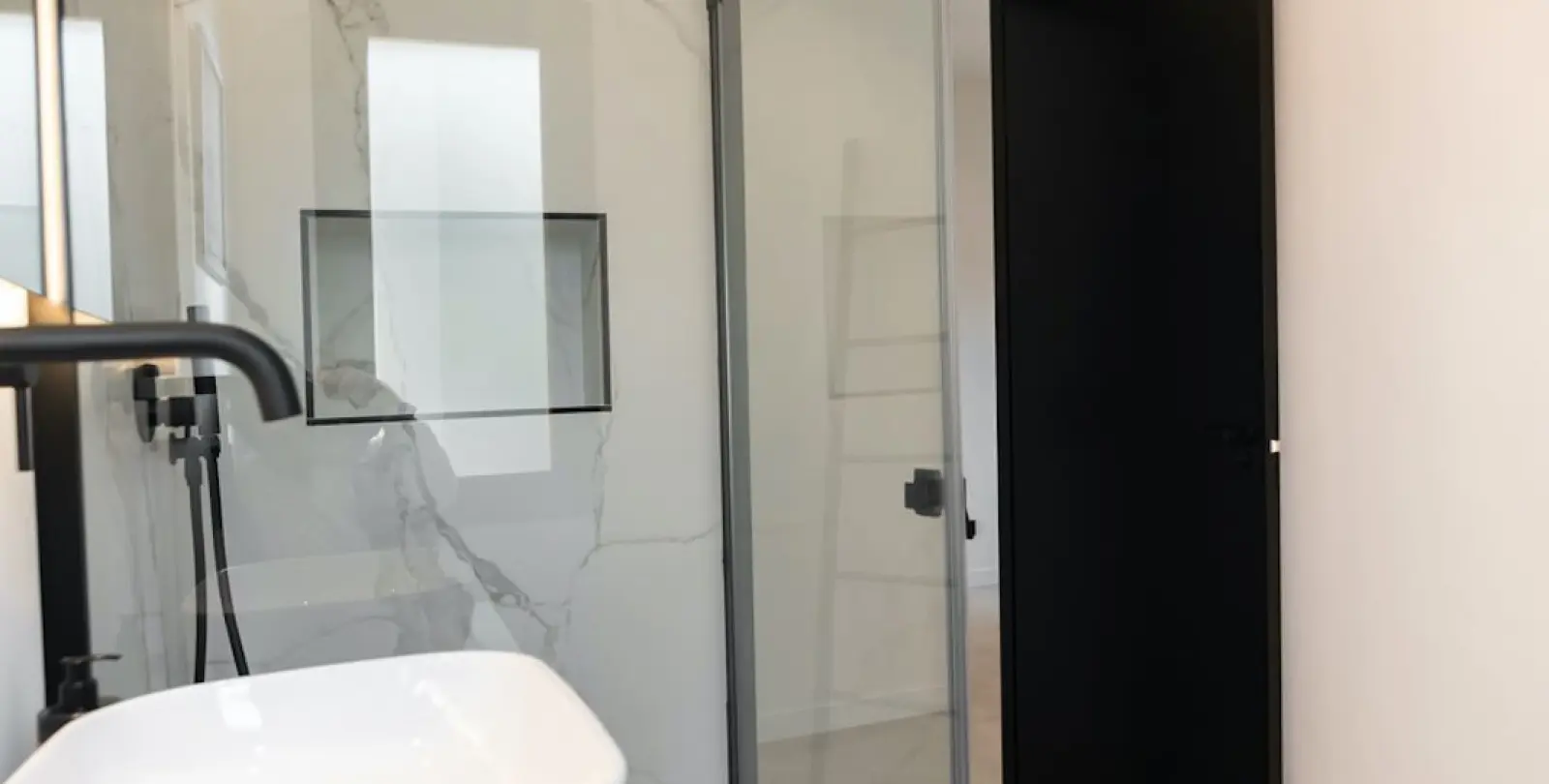 Sale of ground floor apartment in Nueva Andalucía 22
