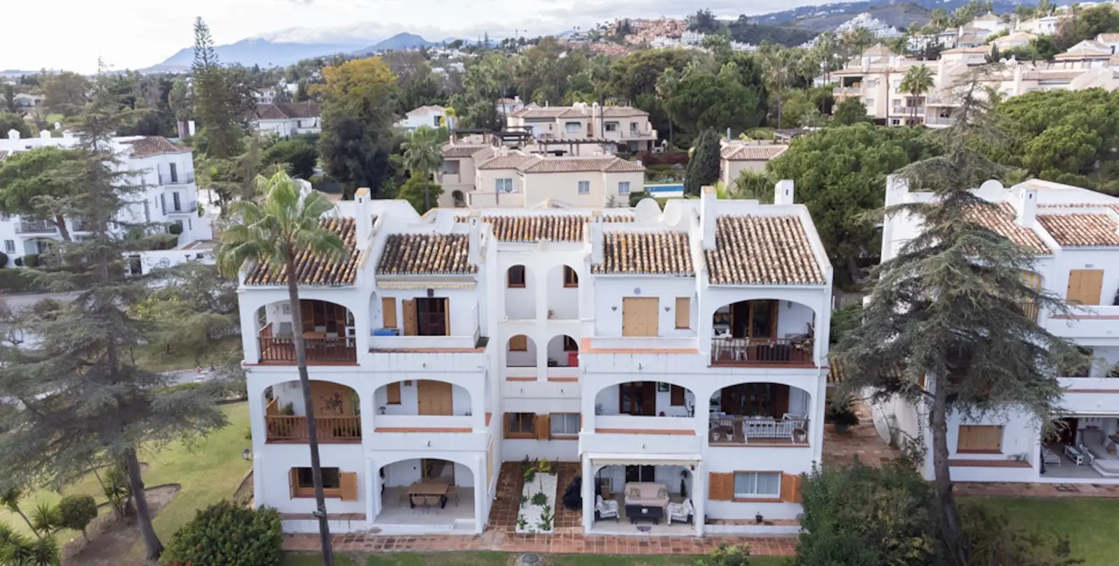 Sale of ground floor apartment in Nueva Andalucía 36