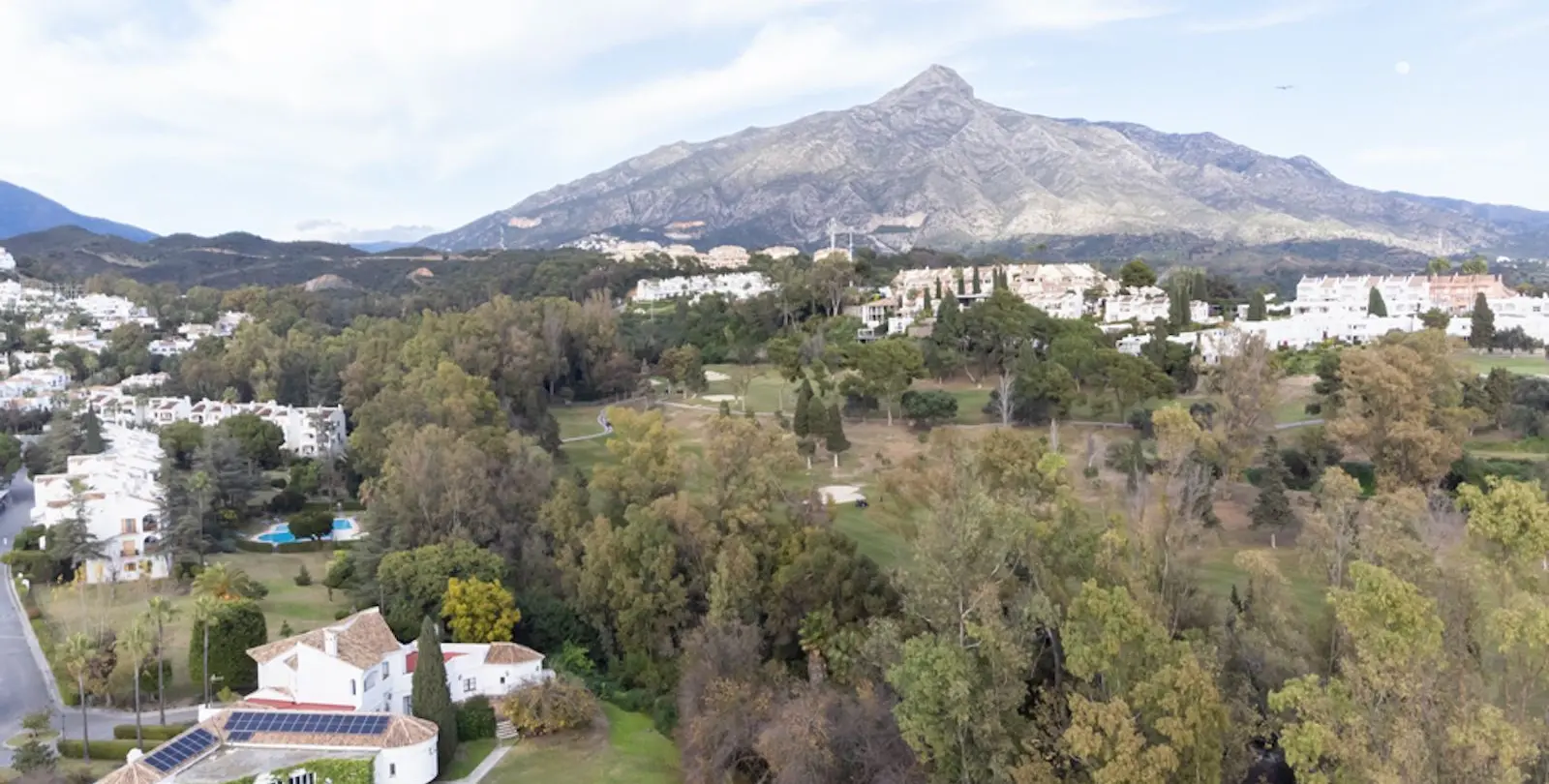 Sale of ground floor apartment in Nueva Andalucía 38