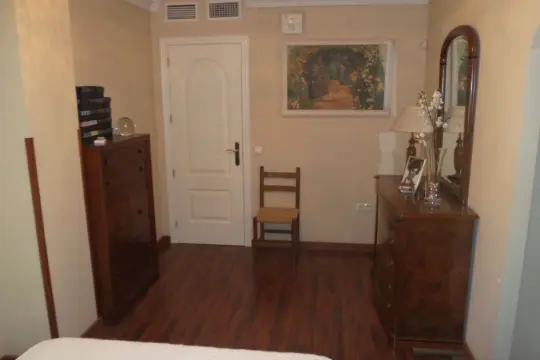 Image 4 thumb