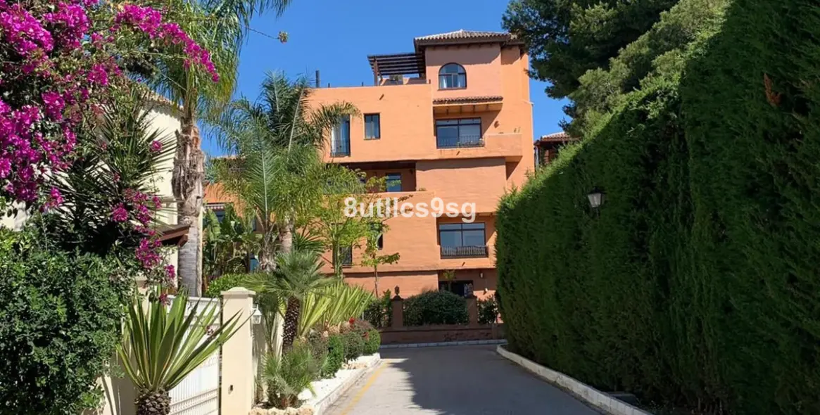 Продажа апартаментов на среднем этаже в Estepona 18