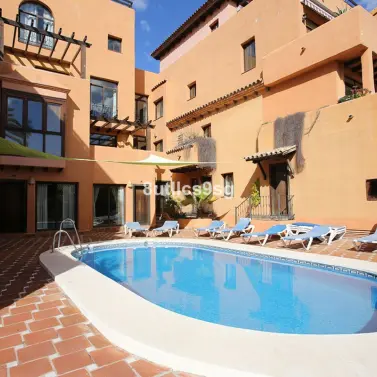 Продажа апартаментов на среднем этаже в Estepona