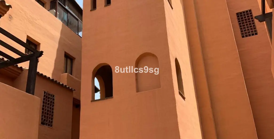 Sale of middle floor apartment in Estepona 17