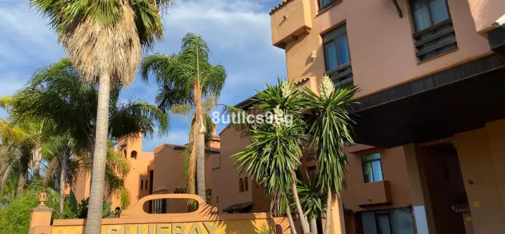 Venta de apartamento en planta media en Estepona 1