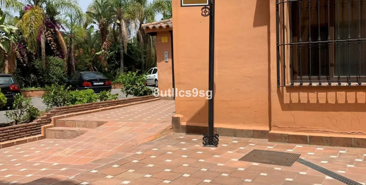 Sale of middle floor apartment in Estepona 13