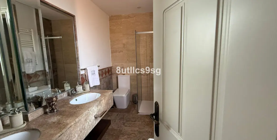 Sale of middle floor apartment in Estepona 27