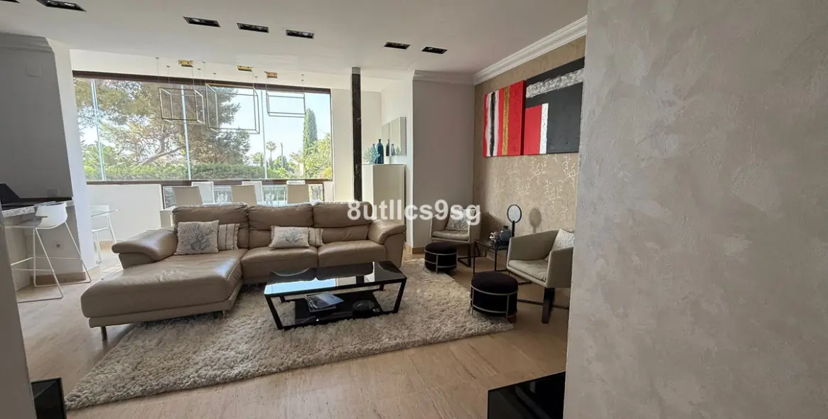 Sale of middle floor apartment in Estepona 30