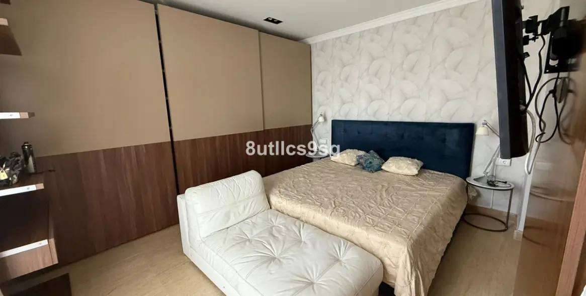 Sale of middle floor apartment in Estepona 31