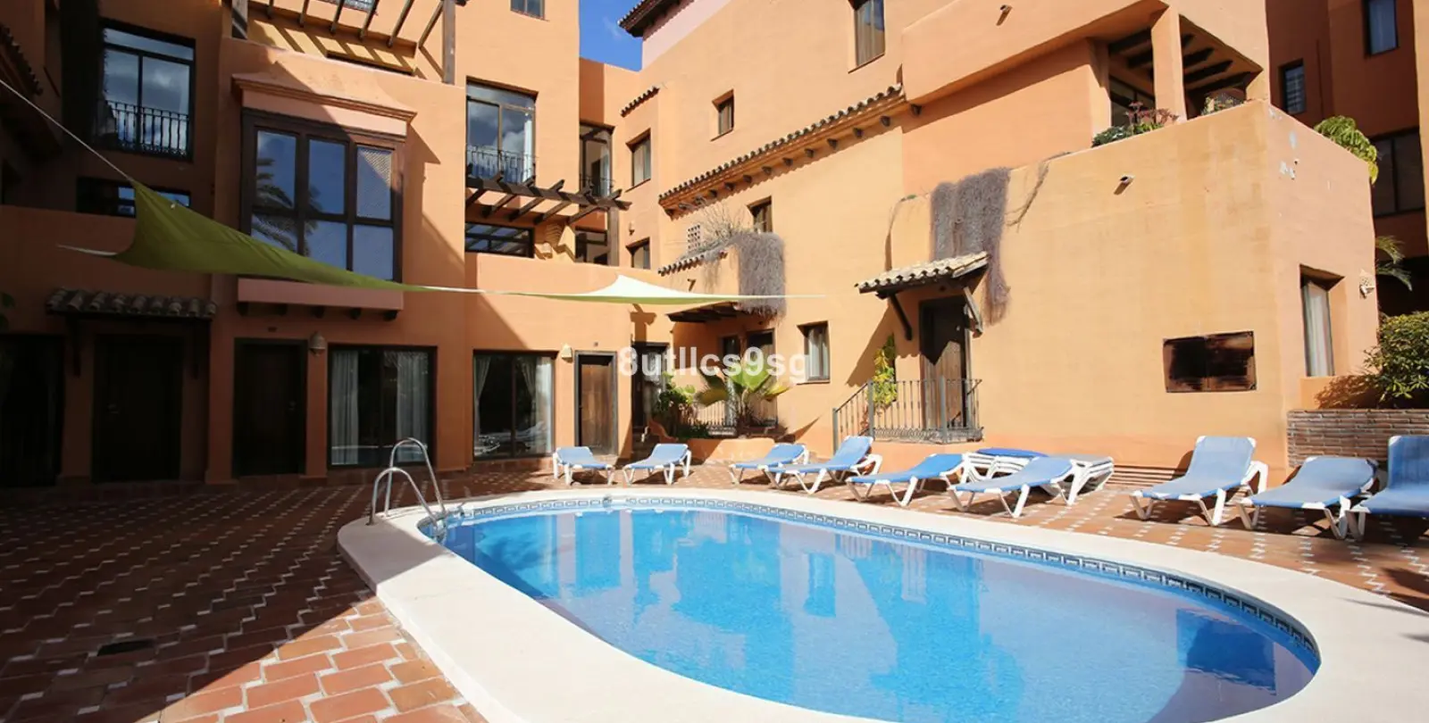 Продажа апартаментов на среднем этаже в Estepona 1