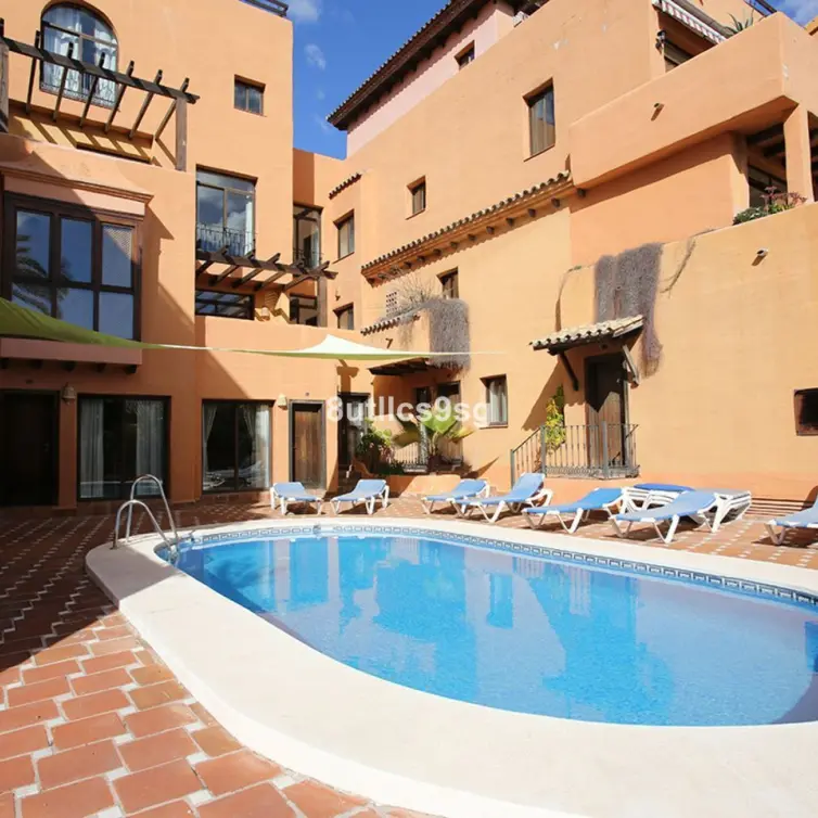 Продажа апартаментов на среднем этаже в Estepona