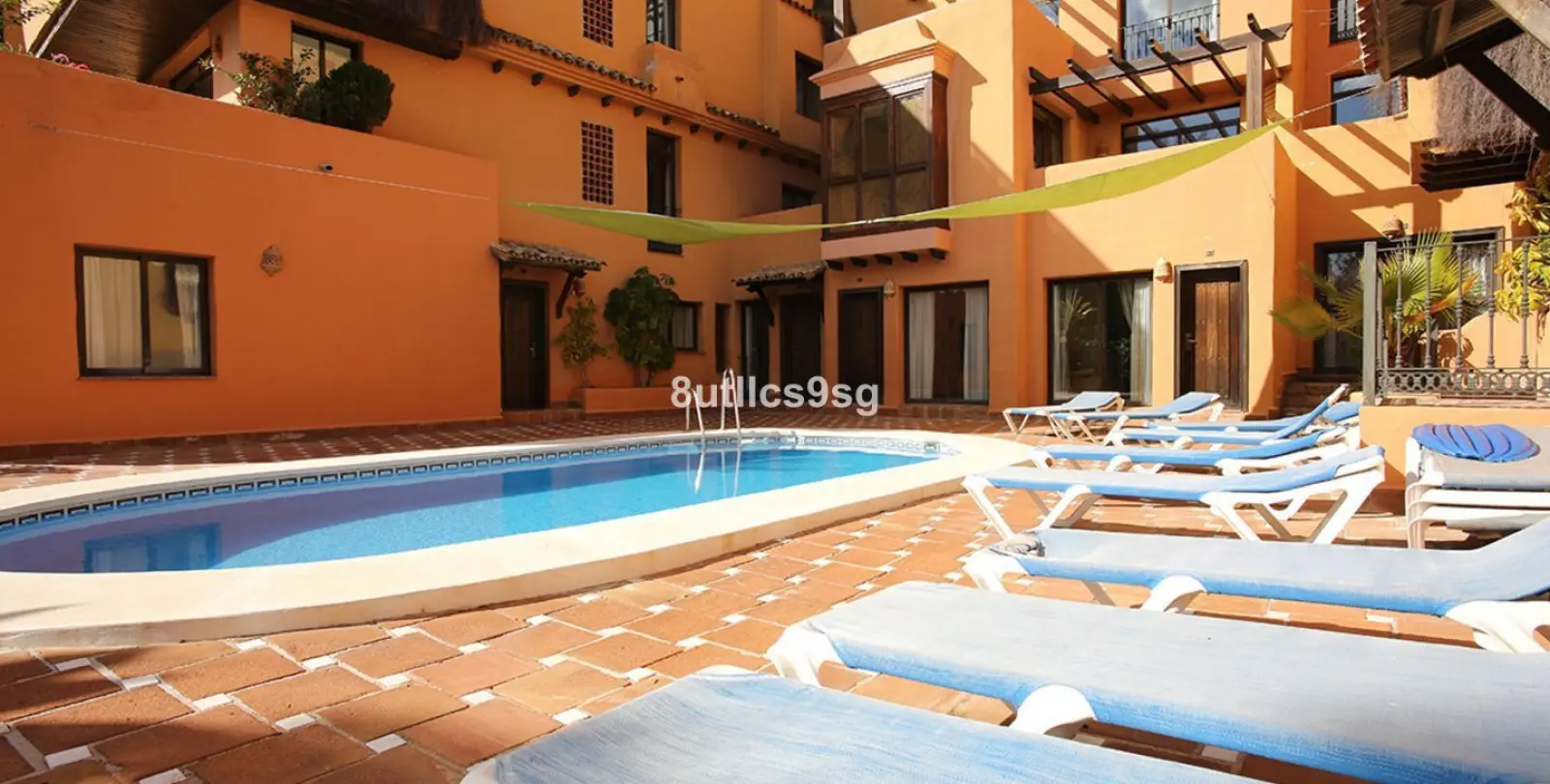Продажа апартаментов на среднем этаже в Estepona 12