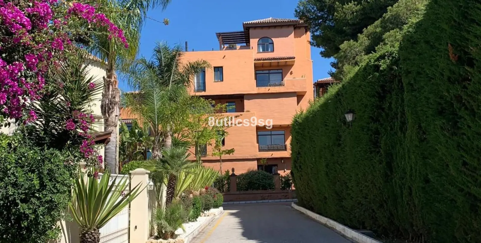 Продажа апартаментов на среднем этаже в Estepona 18