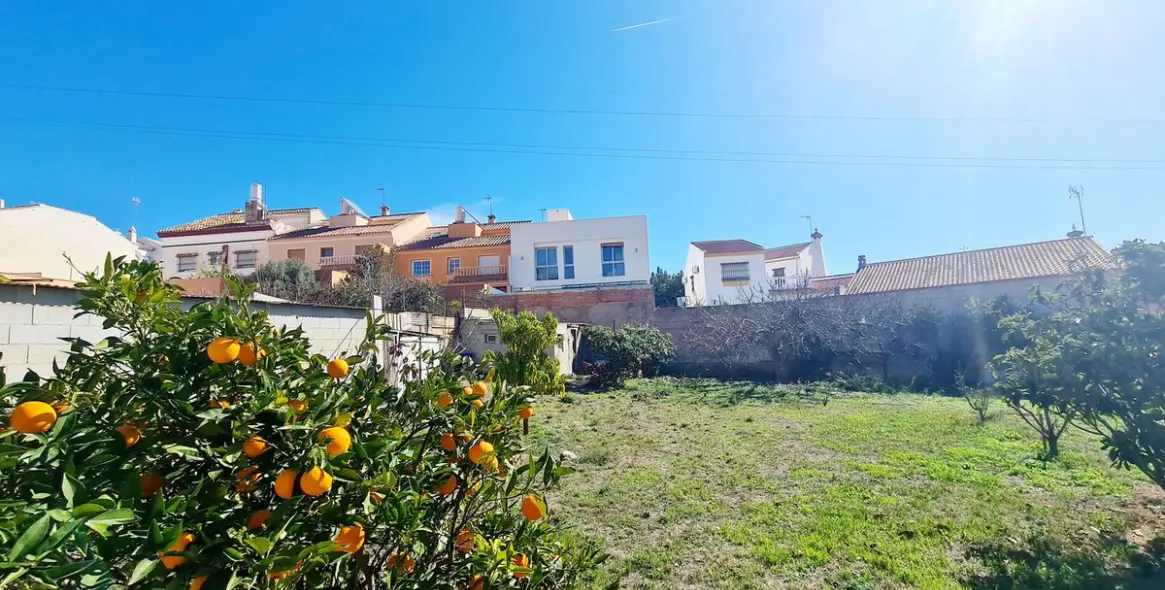 Продажа  жилого участка в Fuengirola 3