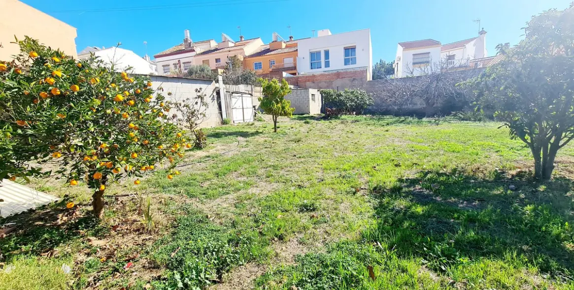 Sale of residential plot in Fuengirola 1