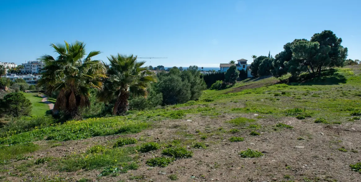 Venta de parcela residencial en New Golden Mile 1