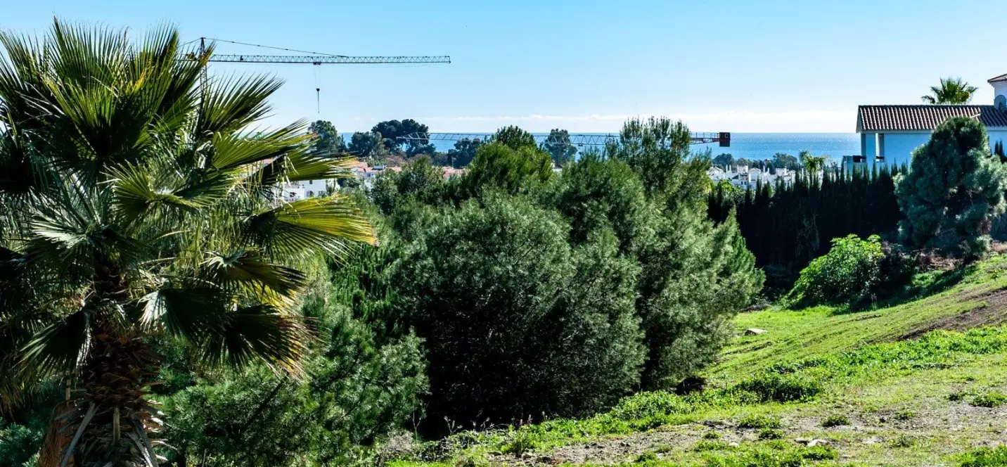 Sale of residential plot in New Golden Mile 1