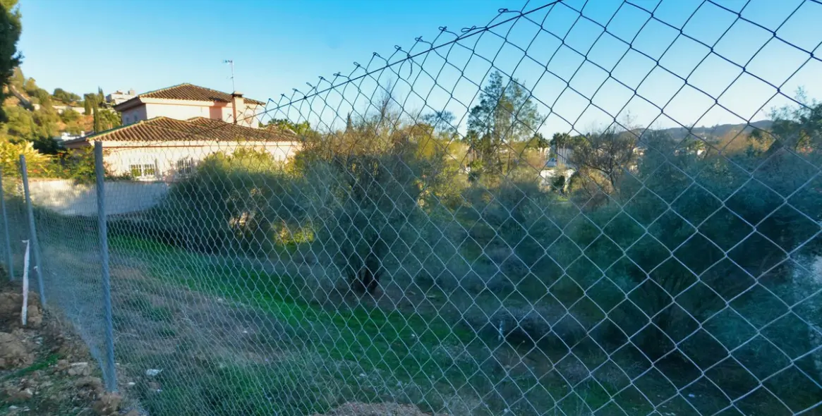 Sale of residential plot in Mijas Golf 2