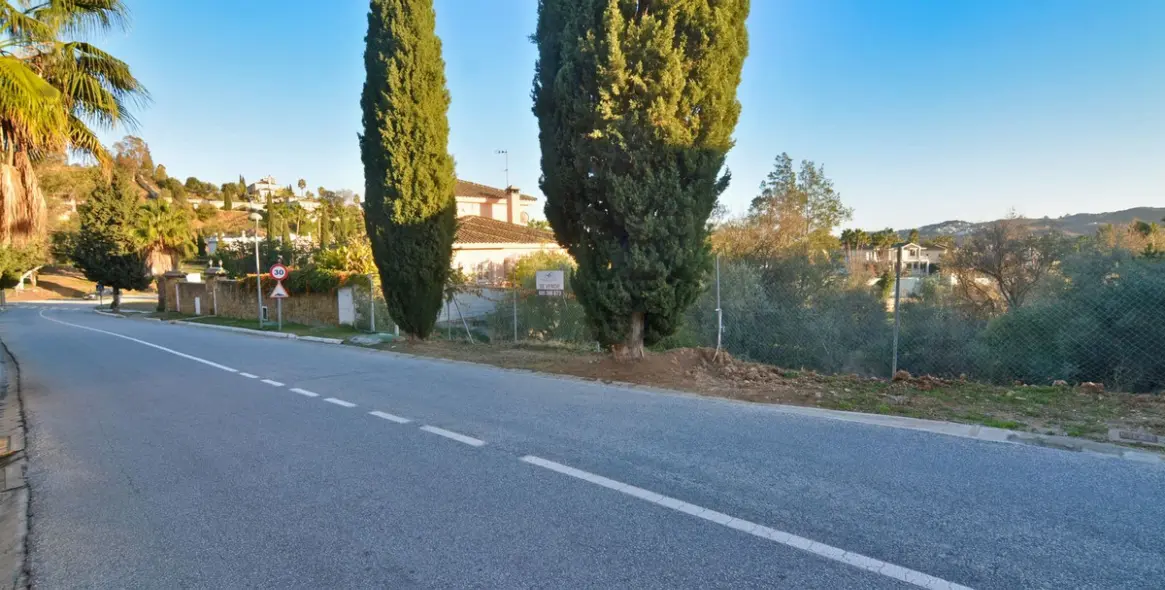 Sale of residential plot in Mijas Golf 8