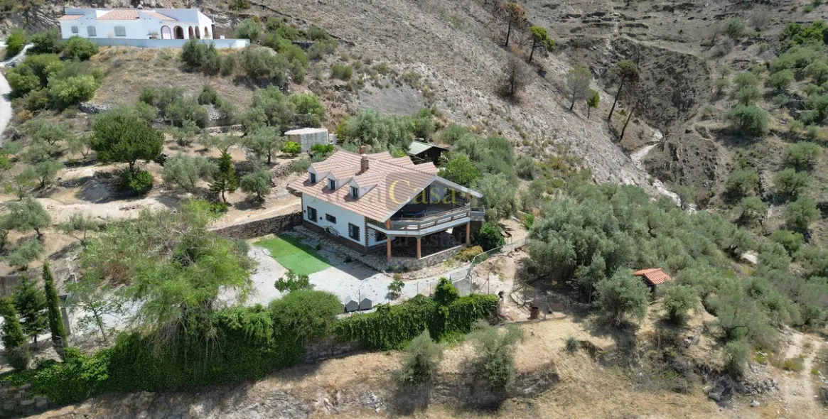 Продажа  отдельно стоящей виллы в Canillas de Albaida 1