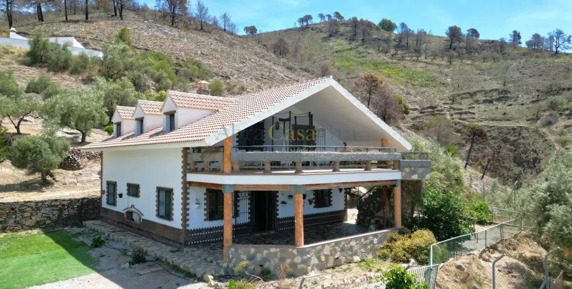 Продажа  отдельно стоящей виллы в Canillas de Albaida 2